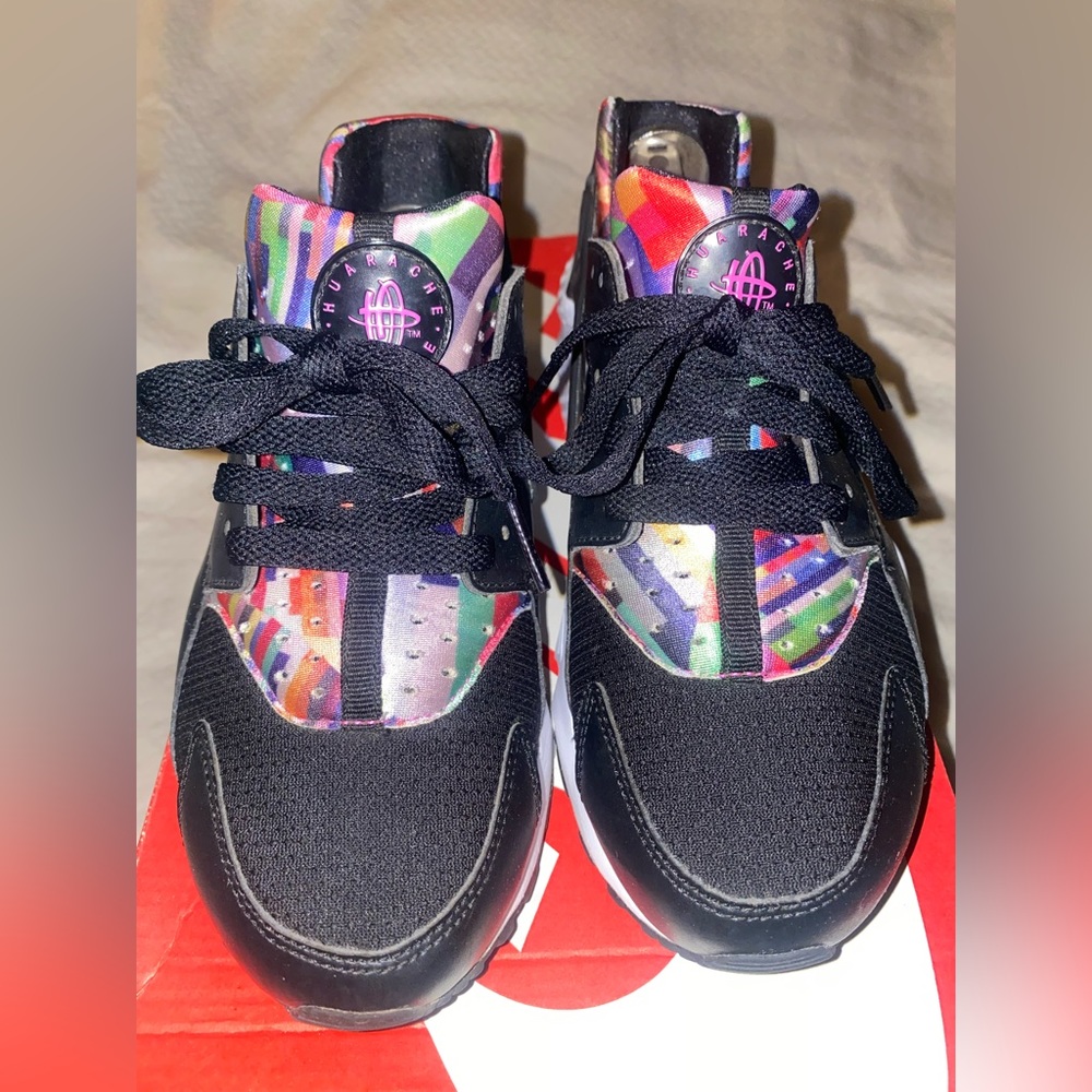 Kids 5.5 / Women’s 7 Nike Huarache Black Hyper Violet with box